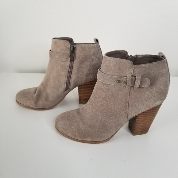 Franco Fortini Lexi Suede Block Heel Ankle Boot Size 6.5 Light Gray - Picture 7 of 9